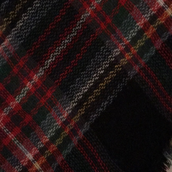 NWOT Oversized Plaid Scarf - Picture 3 of 3